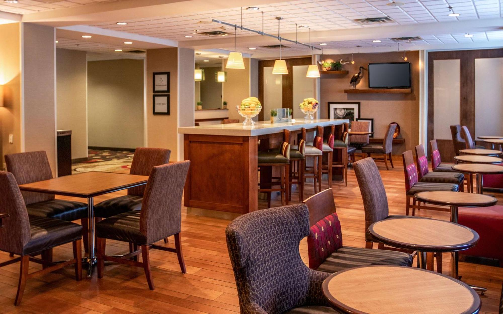 Hampton Inn Gloucester Exterior foto